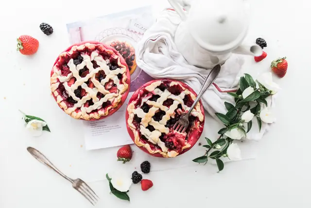 Les tartes aux fruits rouges en croisillons — Agrandir